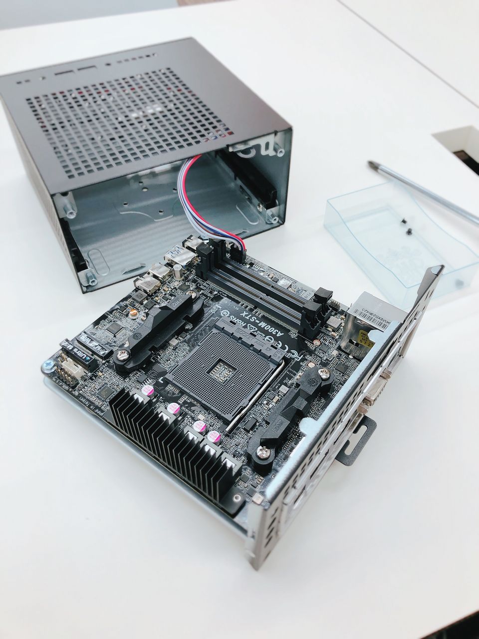 A300-STX ② 中古 CPU、SSD、メモリ付き