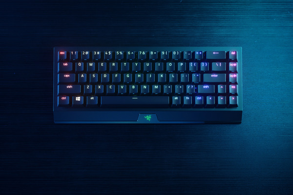 razer-blackwidow-v3-mini-hyperspeed-04-1500x1000