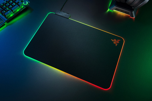 razer-firefly-v2-gallery1-gaming-mouse-mat