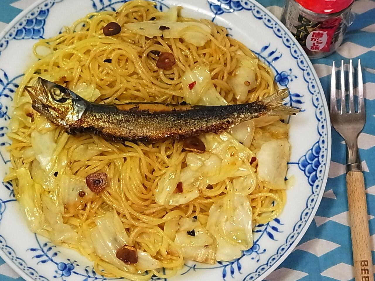 丸干しうるめ鰯と春キャベツのペペロンチーノ パパでも簡単な楽しい料理