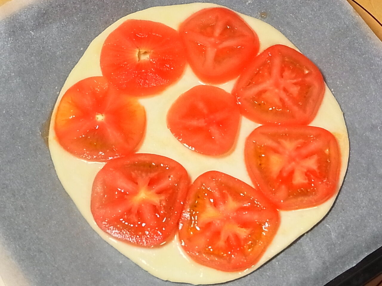 トマトとカマンベールのハニーピザ 時短発酵 パパでも簡単な楽しい料理