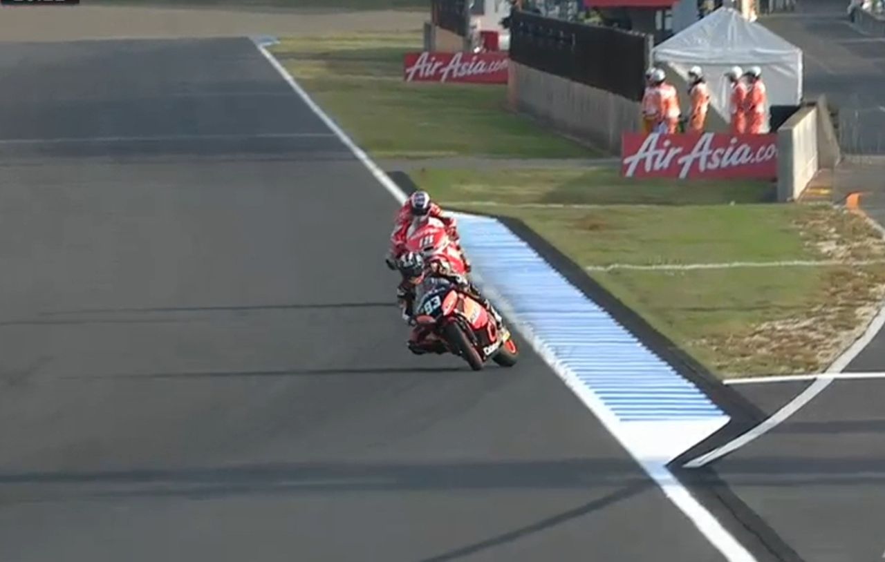 moto2の進入ドリフトが素晴らしいw 燃えるバイクレーサーしんたろう 炎の日記 moto2の進入ドリフトが素晴らしいw 燃えるバイクレーサーしんたろう 炎の日記