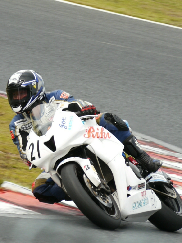 掟破りの14位ガッツポーズｗｗ : 燃えるバイクレーサーしんたろう・炎 