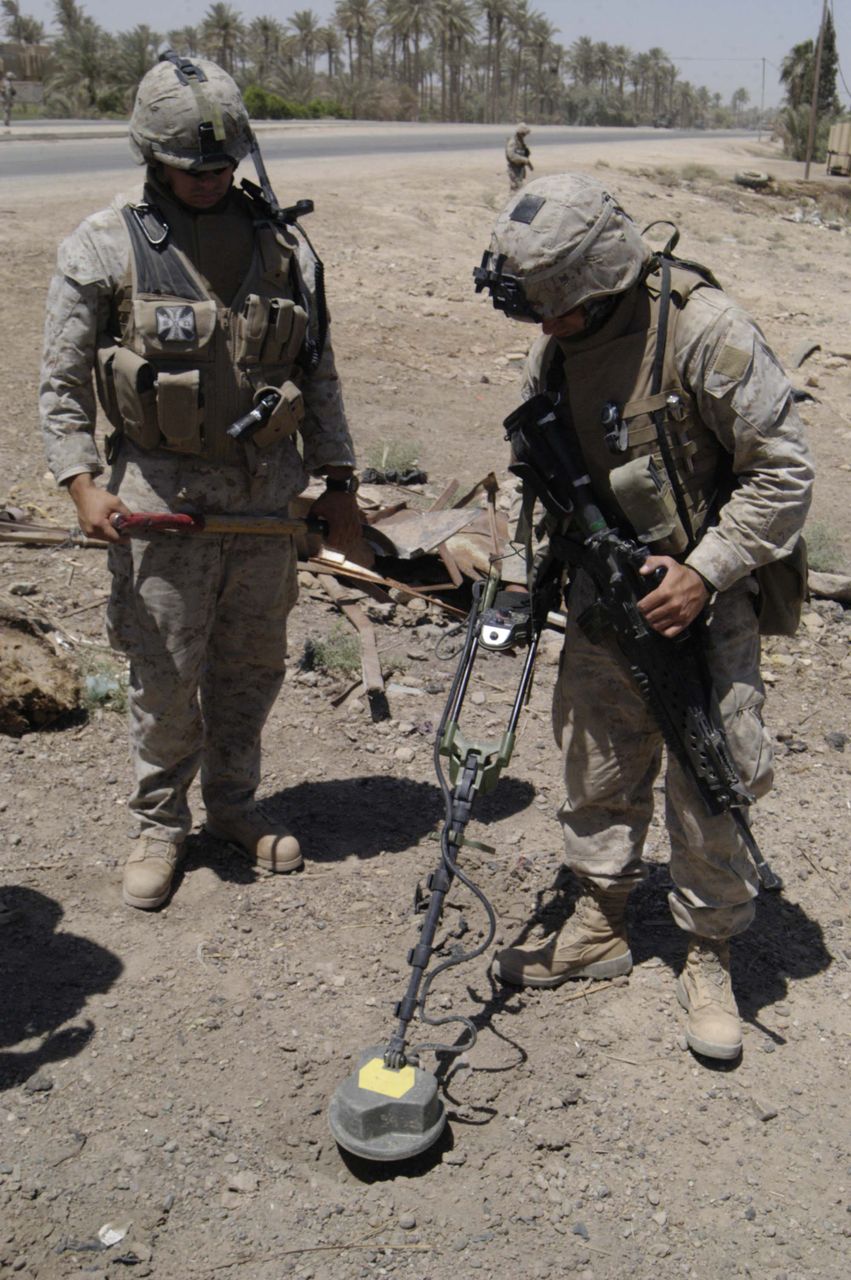 地雷探知の人 スマホに写る地雷の影…日本の新型探知器でウクライナ復興支援へ