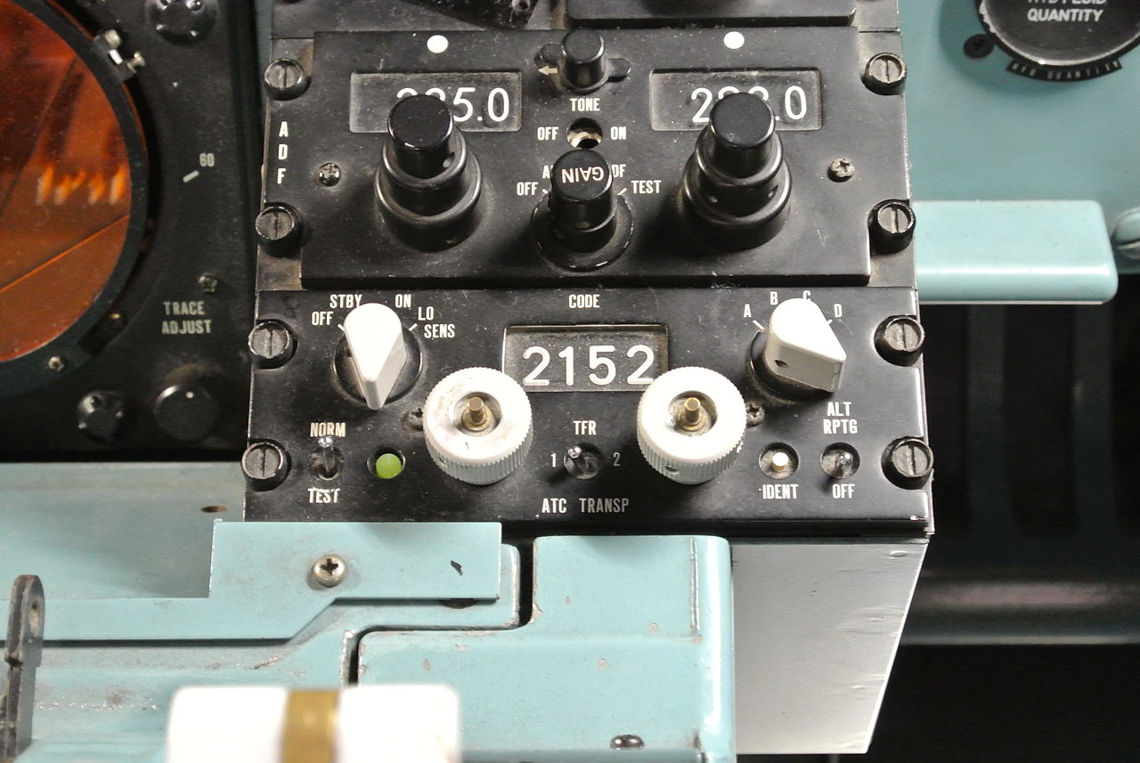 航空機 計器　ATCトランスポンダ コントロールパネル 　BVR INC U.S.A 　ジャンク品 航空管制入門！⑧トランスポンダーって何？管制レーダーとの関係を解説