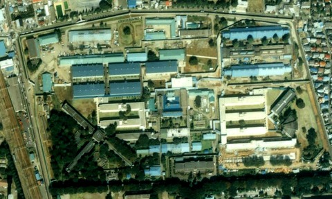 Fuchu_prison_1989_air