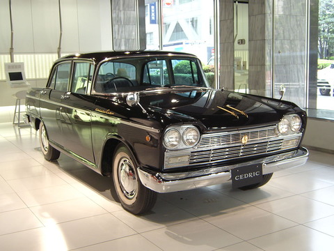 1280px-Nissan_Cedric_Custom_H31
