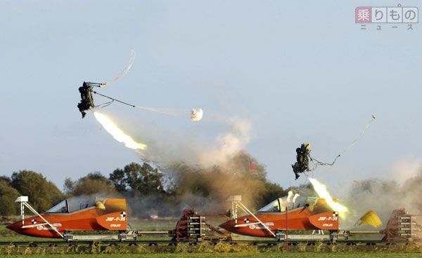 ジェット戦闘機 射出座席(緊急脱出装置) Martin-Baker ejection seats
