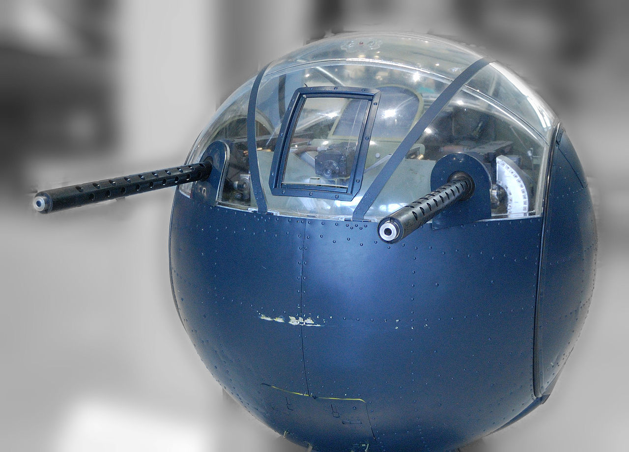 軍用無線のブログ JA2GZU suzuki shinichi
球形銃塔 スペリーボールターレット THE SPERRY BALL B17
ボールターレットこれはあなたの銃です キャリバー.50ブローニングマシンガンM2航空機、ベーシック 口径.30機関銃と口径.45自動ピストルの簡単な説明付きガントーク。。。知っておくべき用語と定義。銃は1分間に750から850発、1秒間に14発発射します。それぞれ約2オンスの重さの弾丸は、時速1,977マイル(毎秒2,900フィート)で銃身を離れます。この速度は初速と呼ばれます。銃の最大射程である4マイルの距離でも、これらの弾丸の1つが人を殺します。近距離では、弾丸は邪魔になるものをすべて破壊します。試験場でのテストでは、口径.50が飛行機の金属製の外板とフレームワークを突き破り、金属製の弾薬箱を貫通し、硬い松の板を貫通します。それでも、鎧のプレートを半分近く突き刺すのに十分な力が残っています。インチの厚さ。それでも、銃は軽く(わずか64ポンド)、ほとんどすべての飛行機に収まるほど小さいです。銃は自動兵器です。最初のカートリッジが装填され、銃が発射された後(充電と呼ばれる操作)、トリガーが押されている限り、銃は発砲し続けます。半自動 口径0.45ピストルのような武器は、火災は、唯一のトリガーが圧迫されるたびに撮影しました。口径.50は、自由な、または柔軟な 銃であり、左右または上下に振って任意の方向に発射できるように取り付けられています。固定銃は、戦闘機の翼で機関銃のように、移動-することができない平面全体が銃を目指してオンにする必要があります。航空機の口径.50ガンは空冷式です。空気がバレルジャケットの穴を通って循環し、バレルが急速に加熱されるのを防ぎます。このシステムは効果的です高高度の空気は非常に冷たく、銃はスリップストリームに突き出ています。地上では、空冷式の銃がより急速に熱くなり、バレルを損傷せずに長いバーストを発射することはできません。地上で使用するために設計された機関銃は、水冷式であるか、より多くの熱に耐えることができる重いバレルを備えています。ボアと呼ばれるバレルの内側に沿って、ねじれ溝があります。溝の間の広い隆起はランドと呼ばれ、溝とランドを合わせたものはライフリングと呼ばれます。それは良いフォワードパスでサッカーのように弾丸を回転させます。それがないと、弾丸はぐらついたパスのように移動し、銃はその精度のほとんどを失います。銃の口径は、砲身の内側を横切る距離であり、陸地から陸地まで測定されます。銃身の幅は50/100インチ、つまり0.5インチであるため、銃の口径は.50です。弾丸は0.5インチより広い髪の幅です。これにより、ショットが発射されたときに力が逃げるのを防ぎ、弾丸を溝に押し込むタイトフィットが実現します。カートリッジ、または円形は、正確に断面図のサイズです。発射されている間、それはバレルの後部のチャンバーと呼ばれる拡大された開口部に保持されます。薬莢は単なる金属製のシェルです。基部の近くには引き抜き溝があり、銃の内部の部品が弾薬帯から引き抜くことができ、発射後にチャンバーから引き抜くことができます。ケースの中にはプライマーと推進チャージがあります。プライマーは、銃の撃針がそれに当たると消える高爆発物の少量のチャージです。これにより、推進チャージに火がつき、一瞬で燃え尽き、弾丸または発射体が途中で送られます。カートリッジ、またはラウンドは、正確に切り取り線図のサイズです。発射されている間、それは バレルの後部のチャンバーと呼ばれる拡大された開口部に保持されます。薬莢は単なる金属製のシェルです。基部の近くには引き抜き溝があり、銃の内部の部品が弾薬帯から引き抜くことができ、発射後にチャンバーから引き抜くことができます。ケースの中にはプライマーと推進チャージがあります。プライマーは 、銃の撃針がそれに当たると消灯高性能爆薬の小さな電荷です。これは推進チャージに火を放ち、それは一瞬で燃え尽きて弾丸または発射体を送ります、途中です。推進装薬によって生成されたガスは、薬莢内で1平方インチあたり50,000ポンド、つまり25トンの素晴らしい薬室圧力を設定しました。これは、人の親指でバランスをとった中戦車と同じくらいの力です。この力の一部はバレルによって吸収されます。5トンが弾丸を前進させます。さらに5トンは、空のケースと一部の銃の部品に後方キック(反動)を与えます。リコイルパーツは、可能な限り後方に駆動された後、スプリングとバッファーに当たって跳ね返り、再び前方に移動します。この前進運動が反動です。可動部品が元の位置に戻るとすぐに、銃はバッテリー位置に戻り、再び発砲する準備が整います。銃に供給するために、カートリッジまたはラウンドは金属リンクで一緒に引っ掛けられます 長い弾薬帯を形成します。ガンの特定の部分を変更することにより、どちらの側からでもベルトを送ることができます。各ショットの後、空の薬莢が銃の底から押し出さ7つのグループ1 バックプレートグループ2ボルトグループ3 オイルバッファーグループ4バレルグループ5 カバーグループ6引き込みスライドグループ7 ケーシンググループトリガーを指で押すと爆発が始まり、約150個の作動部品が動き始めます。銃が発砲している間、部品は反動と反動、ロックとロック解除、圧縮と拡張、ピボット、スライド、プッシュ、プル、開閉を行います。一見すると、銃とその働きは、細かい時計仕掛けのように複雑で不可解に見えます。幸いなことに、パーツは自然に7つの主要なグループに分類されます。7つのグループを認識し、各グループ内の部分を学ぶのは簡単です。ボルトグループは、チームの最も困難な労働者です。バッテリーの位置から銃の後方に往復し、1秒間に約14回戻ると、ボルトグループは弾薬帯から実弾を引き出し、チャンバーに装填し、撃針で叩きます。空のケースをチャンバーから引き出し、ガンの底から投げ出します。バレルグループはバレルとそれへのスクリューバレル延長部を含みます。このグループも反動しますが、ボルトグループほどではありません。オイルバッファーグループは、リコイルバレルグループを停止するブレーキです。その主要部分は、オイルで満たされた密閉シリンダーです。バレルとバレルエクステンションが反動すると、ピストンがシリンダーに押し込まれ、ピストンヘッドの側面にある2つのスロットからオイルが押し出されます。バレルとバレルエクステンションの衝撃は非常に強力であるため、すべてのオイルがほんの一瞬でスロットを通過します。ケーシンググループは、ガンのすべての部品を囲みます。作動機構を保持する長方形のスチールボックスであるレシーバーと、バレルを支えて保護するバレルジャケットが含まれています。後退スライドグループ受信機のいずれかの側に取り付けることができ、最初のショットガンを充電するために使用されます。カバーグループ受信機の上部の一部を囲む、銃に弾帯を供給する作業のほとんどを行います。背板群は、受信機の背面に、ボルトの反動の力を吸収します。7つのグループに関するこの一般的な知識は、銃がどのように機能するかを予備的に理解するのに十分です。銃の内部で何が起こっているかについての簡単な説明については、ページをめくってください。GUN AT WORKこれらの簡略図は、ガンがどのように動作するかについての全体像を示しています。それらは、3つの反動部分(ボルト、バレル、およびバレル延長)が、バッテリー位置から反動および反動に至るまでの完全なサイクルを通過することを示しています。もちろん、ここに示されていない他の多くの部分は、同時にそれらの仕事を実行しています。操作のサイクルと呼ばれる全体像は、G-52ページからG-62ページに記載されています。準備完了銃はバッテリー位置にあり、発砲するように設定されています。1ラウンドはチャンバー内にあります。次のラウンドは、所定の位置に移動する準備ができているフィードウェイにあります。スプリングに逆らって引き戻された撃針は、シアーの底にある切り欠きによって抑えられています。ボルトとバレルエクステンションは尾栓によって一緒にロックされています火トリガーを押すと、トリガーバーの前面がシアーを押し下げ、ノッチのロックを解除します。スプリングによって駆動される撃針は前方にスナップします。銃が発砲します。爆発の力により、ボールド、バレル、バレルの延長が後方に移動します。反動ブリーチロックが押し下げられ、ボルトのロックが解除されます。バレルエクステンションはオイルバッファーグループによって停止されますが、ロック解除されたボルトは戻り続けます。コッキングレバーが回転し、撃針をスプリングに押し付けて引き戻し、シアーノッチに引っ掛けます。抽出アセンブリは、フィードウェイから次のラウンドを引き出します。ボルトの前端のスロットに保持されている空のケースがチャンバーから引き出されます。フルリコイルボルトは、バックプレートグループに当たるまで後方に移動します。抽出アセンブリは、新しいラウンドをチャンバーに向かって前後に運びます。カウンターリコイル駆動ばねの助けを借りて、ボルトは前方に跳ね返ります。抽出アセンブリが新しいラウンドをさらに押し下げ、空のケースをガンから押し出し、新しいラウンドをチャンバーに送り始めます。次のラウンドはフィードウェイに移動します。バッテリー位置に戻る ボルトが前進すると、ブリーチロックが上に移動してボルトをバレルエクステンションにロックし、ボルトとバレルエクステンションが一緒にバッテリー位置に戻ります。抽出アセンブリは、フィードウェイ内の次のカートリッジをつかむために到達します。新しいラウンドはボルトによってチャンバーに押し込まれます。銃は再び発砲する準備ができています。フィールドストリッピンググループ自体を分解せずに銃からグループを取り除くことは、フィールドストリッピングと呼ばれます。これは、ガンを完全に分解して洗浄し、オイルを塗る最初のステップです。銃が発砲を停止した場合、フィールドストリッピングは、何が問題であるかを確認するために作業部品に到達する方法です。戦闘場の砲手は毎日銃を剥ぎ取ります。これらの写真は手順を示しています。ストリッピングカバーを上げます。カバーラッチを回して、カバーの後端を上下に振ります。ガンがバッテリーの位置にあることを確認してください。Tスロットのリップは砲身の後装式の端に接し、砲身の延長部はトラニオンブロックに接する必要があります。ボルトがバッテリーの位置にない限り、バックプレートを絶対に取り外さないでください。ボルトが戻ると、駆動スプリングが圧縮され、大きな力でレシーバーから飛び出す可能性があります。次に、左手で抽出アセンブリを持ち上げ、Tスロットを見下ろして、チャンバー内に丸みがあるかどうかを確認します。これはライブのものである可能性があります。ライブまたはダミー、それを削除します。バックプレートを取り外します。片手でレシーバーの上部を押さえ、もう一方の手をここに示す位置に置きます。中指でラッチロックを引き戻し、人差し指でラッチを持ち上げ、バックプレートをスライドさせてレシーバーから外します。駆動スプリングを取り外します。レシーバーの横に立ってください。スプリングが飛び出しても、スプリングが当たることはありません。片手の親指と人差し指で、駆動スプリングロッドの端を前方に押し、左にこじ開けて保持ピンを穴から引き出します。これで、スプリングアセンブリをガンから引き戻すことができます。(高地で手袋を使用すると、工具またはカートリッジを使用して保持ピンを解放する方が簡単です。ボルトスタッドを取り外します。ガンの側面にある充電ハンドルを使用して、ボルトを2〜3インチ引き戻します。次に、左手で抽出アセンブリを持ち上げて引き戻すと、ボルトを簡単にさらに引き戻すことができます。ボルトスタッドがスロットの途中で広い場所に到達したら、スタッドを引き出します。スタッドは銃の両側にあります。引き込みスライドグループと同じ側に取り付けられています。ボルトグループを取り外します。片方の手でボルトグループを後ろに押して、もう一方の手で支えられるようにし、後ろにスライドさせます撃針を放します。レシーバーからボルトを引くと、撃針がコックされます。解除するには、コッキングレバーを最後まで回し、工具でシアーの先端を押し下げます。レバーを戻さないと、シアーを押し下げたときにネズミ捕りのように指にパチンとはまることがあります。 撃針を解放せずにボルトグループを横に置いたままにしないでください。オイルバッファーとバレルグループを引き出します。オイルバッファー本体のスプリングロックを解除するには、先のとがった工具をレシーバーの右側の穴に押し込みます。同時に、左手でオイルバッファーとバレルグループを後方に押します。次に、それらをレシーバーから途中まで引き出します。スプリングロックが解除されるまで、これらのグループを無理に押し出そうとしないでください。オイルバッファーグループをバレルグループから分離します。オイルバッファーグループをつかみ、親指でアクセルの先端を前方に押し、後方に引きます。レシーバーからバレルグループを取り外します。バレルグループをレシーバーの背面から引き出すときは、レシーバーの下部にあるブリーチロックカムを損傷しないように、バレルの前端を持ち上げバレルグループをレシーバーの途中に置き、オイルバッファーグループを取り付けます。バレルをスライドさせながら少し持ち上げます。片方の手をオイルバッファーグループの後ろの下に置き、もう一方の手をフロントエンドの下に置き、親指をブリーチロックデプレッサーに沿って、人差し指をアクセルの下に置きます。アクセルを持ち上げ、デプレッサーをバレルエクステンションのトラックにスライドさせ、小指でオイルバッファーチューブの背面を所定の位置に保持します。オイルバッファーグループが所定の位置にロックされるまで、オイルバッファーグループを前方に押します。2つのグループが適切にロックされている場合、チューブの後部は約1インチ突き出ますが、それ以上引き出すことはできません。ボルトグループを交換し、グループをレシーバーに押し込みます。まず、コッキングレバーが前方にあることを確認します。次に、ボルトグループをバレルエクステンションにスライドさせます。駆動ばねを所定の位置に置きます。片手でレシーバーの上部を持ち、もう一方の手でオイルバッファーグループの端を少し持ち上げて、最後まで押し込みます。ボルトをスライドさせるときに、駆動スプリングを使用してボルトを持ち上げないでください。オイルバッファー本体のスプリングロックが所定の位置にはめ込まれていることを確認してください。ボルトスタッドを交換してください。ボルトスタッドの穴がスロットの広い場所と揃うまで、抽出アセンブリを前方に引きます。スタッドを所定の位置に滑り込ませます。ドライビングスプリングを装着します。レシーバーの上部を片手で持ちます。もう一方の場合は、駆動スプリングロッドの端を前方に押して、ボルトをバッテリー位置に押し込みます。駆動スプリングロッドの端を内側に押し、保持ピンをその穴に滑り込ませます。バックプレートを交換してください。片手でバックプレートを持ち、人差し指でラッチロックを引き戻します。バックプレートをスロットにスライドさせ、もう一方の手で所定の位置に押し込みます。カバーを閉じます。これで、ガンは完全に組み立てられました。ガンの使用方法(充電、ロード、発射、アンロード)については、ページをめくってください。銃の取り扱い銃が適切にセットアップされ、正常に機能している場合、銃の操作はライフルを使用するのとほぼ同じくらい簡単です。ここに示されている方法は、単純で、正しく、安全です。それらは事故を防ぐように設計されています。この順序で手順を実行する習慣をつけてください。チャージングハンドルを引き戻すことにより、ガンをチャージすると、撃針がコックされます。弾薬ベルトが所定の位置にある場合、それはまた、フィードウェイからチャンバーへのラウンドを移動し、カートリッジストップに対してベルト内の次のラウンドを所定の位置に移動します。銃を装填する前に、弾薬を入れずに1回充電し、引き金を押して発射メカニズムが機能することを確認します。撃針が前方にスナップするときにカチッという音が聞こえるはずです。発砲しない銃を装填しても無駄です。ガンを充電する正しい方法も最も簡単な方法です。1手のひらを上にして グリップを成形します。2スムーズで素早い動きで、グリップを前後に引き、完全に引き戻し、放します。強く速く引っ張る。強く安定して引っ張っても、ガンがバッテリーから外れることはありません。強く、素早く引っ張る意志。3グリップが完全に戻ったときに引っ張るのを止めないでください。グリップが手のひらから押し出された後も腕が戻り続けるような力で腕を戻す必要があります。これにより、ボルトがバックプレートに当たって跳ね返り、駆動スプリングがボルトを完全に前方に押してバッテリー位置に戻すのに役立ちます。何よりも、グリップを握って前に乗らないでください。あなたが発射するすべての銃はアダプターに取り付けられます。ガンを充電して発射メカニズムをテストした後、ガンを装填する間、アダプターの安全装置を安全な位置に置きます。常にダブルリンクを最初に入れて、弾薬ベルトをガンに送り込みます。ハンドヘルドガン、またはカバーを上げることができるタレットガンを装填するには:カバーを上げることができないときに銃を装填するには:1ベルト保持爪(フィードウェイの下部にある小さなキャッチ)によって最初のラウンドが所定の位置に保持されるまで、ベルトの端をフィードウェイに押し込みます。2ガンを2回充電します。最初の充電はカートリッジストップに対してラウンドオーバーを移動し、2回目の充電はそれをチャンバー内に移動します。発射 発砲するには、引き金を引いて、銃が発砲し続けるようにしたい限り押し続けます。アダプターに2つのトリガーがある場合は、どちらかまたは両方を絞って起動できます。頭、腕、体の正しい位置が射撃場で示されます荷降ろし弾薬帯が使い果たされる前に銃を降ろすには:1カバーを上げ、抽出アセンブリを持ち上げ、弾薬ベルトを引き出します。弾薬ベルトの取り外しに問題がある場合は、振ってください。2ガンを2回充電します。最初の充電はカートリッジストップに対してラウンドオーバーを移動し、2回目の充電はそれをチャンバー内に移動します。3ボルトを引き戻し、Tスロットとチャンバーを調べて、それらが空であることを確認します。念のため、もう一度ガンを充電してください。4トリガーを引いて撃針を解放します。アダプターの安全装置を安全な位置に置きます。すべての弾薬が使用されるまで発砲を続ける場合: 1ボルトを引き戻し、Tスロットとチャンバーが空であることを確認します。二重に確認するために、ガンを1回充電します。2トリガーを引いて撃針を解放します。アダプターの安全装置を安全な位置に置きます。バックプレートグループ命名法関数1バッファ調整ネジバッファディスクの圧力を調整します。2バッファー調整スクリュープランジャーとプランジャースクリューバッファー調整ネジが自由に回らないようにしてください。3バッファディスクボルトの反動の衝撃を吸収します。4バッファプレートボルトの反動の衝撃をバッファーディスクに伝え、バックプレートのバタつきを防ぎます。5引き金トリガーバーの後端を持ち上げ、前端をシアーに押し付けて撃針を解放し、銃を発射します。6トリガースプリングトリガーを位置に戻します。7スペーサートリガーを側面から適切な距離に保ちます。8トリガーピントリガーを保持し、そのピボットを提供します。9バックプレートフィラーピーストリガーが取り付けられていない場合、トリガーの穴を埋めます。10ラッチロックラッチをロックします。11ラッチロックピンとコッターピンピンはラッチロックを保持し、次の場合にピボットを提供します。割りピンは、ラッチロックピンを所定の位置に保持します。12ラッチロックスプリングとピンピンによってラッチロックに保持されているスプリングは、ラッチロックを押して所定の位置に保持します。13ラッチバックプレートを押し下げます。14ラッチ スプリングラッチを押してロックを維持します。15ラッチピンラッチを保持し、そのためのピボットを提供します。16下部フィラーピースラッチロックの取り付けを提供します。17下部フィラーピースピンと割りピン下部フィラーピースを所定の位置に保持します。18バックプレートレシーバーのバックエンドを囲み、オイルバッファーグループが後退しないようにします。19バッファチューブバッファー調整ネジ、バッファーディスク、バッファープレートを収納します。ボルトグループ命名法関数1DRIVING SPRINGロッド・アセンブリDRIVING SPRING ROD首輪PIN STOP DRIVING SPRING ROD襟BDRIVING SPRING ROD CD DRIVING SPRING ROD HEAD ANDピン保持電子外側駆動SPRINGF内側駆動SPRING自動発砲時のボルトの動作をスムーズにし、反動でボルトを前方に押すのに役立ちます。手動充電でボルトをバッテリー位置に戻します。2ボルトスタッドボルトを引き込みスライドグループに接続します。3抽出器アセンブリ弾薬帯から新しいラウンドを引き出し、それをチャンバーに供給するのを助けます。ベルトの最後の空のケースを排出します。エジェクターベルトからの抽出とチャンバーへの供給のための新しいラウンドをサポートするのに役立ちます。最後に使用したケースをベルトに排出します。bイジェクタースプリングエジェクタをラウンドに対して保持します。cエジェクターピンエジェクタを所定の位置に保持し、そのピボットを提供します。dイジェクターフック抽出溝に引っ掛けて、ベルトから新しいラウンドを抽出します。dイジェクターラグ抽出スイッチの下と抽出カムの上に乗って、反動で抽出アセンブリをガイドします。4ボルトスイッチ送り方向に応じて、右または左のカム溝に沿って明確なトラックを提供します。5ボルトスイッチスタッドボルトスイッチが回転しないようにします。6コッキングレバー発砲メカニズムをコックします。銃がすぐに発砲するのを防ぎます。7コッキングレバーピンコッキングレバーを所定の位置に保持し、ピボットを提供します。8SEAR STOP ASSEMBLYシアーストップは、シアーを所定の位置に保持します。そのピンは、撃針ばねの圧縮点を提供します。9SEAR SLIDE銃が横から発射されると、シアーを押し下げて撃針を解放します。10シアーズトリガーが押されるまで撃針を押し戻します。逆鈎のヒントトリガーバーの下に乗って、自動発砲でシアーをカムダウンします。bノッチを見るトリガーが押されるまで撃針を押し戻すために、撃針延長部のノッチに引っ掛けます。11SEAR SPRING各ラウンドが発射された後、シアーを所定の位置に押し上げます。12撃針アセンブリ 撃針プライマーを叩いてラウンドを発射します。 b 撃針延長アセンブリ (1) 撃針スプリングトリガーが押されると、ピンが前方に押し出されます。 (2) 撃針スプリングストップピントリガーが押されるまで撃針を押し戻します。 (3) 撃針EXTENSIONノッチシアーノッチに引っ掛けて、トリガーが押されるまで撃針を押し戻します。13ボルトボディボルトグループの部品を収納します。その2つのカム溝により、弾薬を銃のいずれかの側に供給することができます。Tスロット使用済みのケースをチャンバーから取り出し、チャンバーに入る新しいラウンドをサポートします。bリコイルプレートプライマーの反動を受けるためのより硬い金属のシールドを提供します。c撃針ポート撃針がプライマーに当たることを可能にする穴を提供します。dエクストラクタストップピン抽出アセンブリの下向きの動きを停止します。eブリーチロックリセスブリーチロックがボルトに入り、バレルエクステンションにロックするためのスペースを提供します。fミドルプロジェクションハンドチャージでアクセルを後方に回します。gより低い投影アクセルと連動して、反動でボルトを加速し、反動でボルトを減速します。h CAM GROOVESラグが溝に乗るときに、(カバーグループの)ベルトフィードレバーをガイドします。オイルバッファグループ命名法関数1オイルバッファースプリングバレルグループで反動を吸収し、反動で前方に押すのに役立ちます。2オイルバッファースプリングガイドとスプリングガイドキースプリングガイドキーで回転しないスプリングガイドがオイルバッファースプリングを固定します。3オイルバッファーチューブオイルバッファー部品を収納します。4フィラースクリュー(2本)オイルバッファーチューブを充填するための開口部を提供します。5ピストンヘッドナットとピンヘッドとバルブをピストンロッドに保持します。6ピストン バルブピストンロッドヘッドの穴を開閉します。7バルブキー(2つ)バルブが回転しないようにします。8ピストン ロッドヘッドオイルに押し込み、バレルグループの反動を吸収します。9チューブキャップオイルバッファーチューブの前面を閉じます。 リリーフバルブASSEMBLY圧力が高くなった場合、オイルを逃がします。 b パッキンググランドアセンブリピストンロッド周辺のオイル漏れを防ぎます。10ピストンロッドとフックバレルエクステンションシャンクをピストンロッドに接続します。オイルバッファーボディアセンブリ11オイルバッファチューブロックフロントエンドは、アクセルチップが跳ね返るのを防ぎます。 突出突起により、オイルバッファーチューブが自由に回転するのを防ぎます。12ACCELERATOR ACCELERATOR LOCKING LUGS ACCELERATOR TIPS Bエネルギー送信機、ロック装置、およびタイミング装置として機能します。その機能は、操作のサイクルの説明(G-52ページ)で詳しく説明されています。13アクセラレータピンアクセルを保持し、そのピボットを提供します。14ラッチピンラッチを保持し、そのためのピボットを提供します。16オイルバッファボディオイルバッファーグループのすべての部分を収容します。 オイルバッファーボディスプリングロックバックプレートがオフのとき、オイルバッファーグループを所定の位置に保持します。 bオイルバッファーボディガイド(2つ)レシーバーのスロットに取り付けて、オイルバッファーグループを所定の位置に保持できるようにします。 cショルダーアクセルの先端が下がりすぎないようにしてください。 dブリーチロックディプレッサー(2つ)ブリーチロックピンをカムダウンすることにより、ブリーチロックを強制的に下げますバレルグループ命名法関数1たる弾丸の方向とスピンを与えます。 BARREL LOCKINGノッチバレルが自由に回転しないように、バレルロックスプリングに取り付けます。 b チャンバーそれが発射されている間、ラウンドを収容します。 (1) SHOULDER OF CHAMBER薬莢の前端を支えます。 c ランド(8)dグローブライフリング発射物を回転させます。 電子 バレルの逆子ENDFバレルの銃口のEND 2ブリーチロックボルトをバレルエクステンションにロックします。3ブリーチロックピンバレルエクステンションのブリーチロックを保持します。オイルバッファー本体のデプレッサーに当たって、反動中にブリーチロックを強制的に下げます。4バレルエクステンションボルト、バレル、オイルバッファー、レシーバー間の接続として機能します。 BARREL EXTENSIONシャンクとHOOKバレルエクステンションをオイルバッファーチューブアセンブリに接続します。 (1) シャンクショルダーアクセルがバレルエクステンションをオイルバッファー本体にロックするための表面を提供します。 b バレルロッキングスプリングバレルのロックノッチに収まり、バレルが自由に回転しないようにします。カバーグループ命名法関数1ベルトフィードレバー送り機構を操作するために左右に回転します。 ベルトFEED LEVER LUGボルトのカム溝に乗ってレバーを左右に動かします。2ベルトフィードレバープランジャーとプランジャースプリングカバーを上げるときは、ベルト送りレバーを所定の位置に保持します。3ベルトフィードスライド左右に移動して、弾薬帯を銃に送り込みます。 ベルトFEED爪SPRING STUDつめのバネを所定の位置に保持するのに役立ちます。4ベルトフィード爪新しいラウンドをフィードウェイにプッシュします。 a PAWL ARM LOCATING PINGb PAWL ARM PINつめの腕を所定の位置に保持します。5ベルトフィードポールピンベルト送り爪を保持し、ピボットを提供します。6ベルトフィードポールアーム二重給餌を防ぎます。7ベルトフィードポールスプリングベルトフィード爪を新しいラウンドの後ろに押し下げます。8ピストン ロッドヘッドカバーラッチを押して、ロックを維持します。9チューブキャップオイルバッファーチューブの前面を閉じます。10カバーラッチカバーを押し下げます。11カバーピンとワッシャーカバーのラッチシャフトをカバーに保持します。12カバーラッチシャフトとレバーシャフトはカバーラッチを保持します。レバーは、シャフトを回転させてラッチのロックを解除するためのハンドルとして機能します。13カバーカバーグループのパーツを収容します。 COVER EXTRACTOR CAM反動で抽出アセンブリをカムダウンします。 b カバーラッチスプリングスタッドカバーラッチスプリングを所定の位置に保持します。 cベルトフィードレバーピボットスタッドと割りピンスタッドは、ベルト送りレバーのピボットとして機能します。カバーを閉じると、割りピンがスタッドのレバーを保持します。 d カバーエクストラクタースプリングスタッドカバーエクストラクタスプリングを所定の位置に保持するのに役立ちます。 e 戻り止め戻り止め爪(レシーバー上)と連動して、カバーを持ち上げたときに3つの位置のいずれかにカバーを保持する溝。14カバーピンと割りピンカバーをレシーバーに固定します。ケーシンググループ命名法関数>>1ベルト保持爪弾薬ベルトをフィードウェイに保持します。2ベルト保持爪次のラウンドの後ろで爪を保持しているベルトを押し上げます。3ベルト保持爪ピンベルト保持爪を保持すると、カートリッジが停止します。4フロントカートリッジストップカートリッジの前面を正しい位置に保持します。5リンクストリッパー薬莢からリンクをはがします。6リアカートリッジストップカートリッジの後部を正しい位置に保持します。7右手リアカートリッジストップアセンブリガンが左からフィードするとき、リアカートリッジストゥープ、リンクストライパー、および短いラウンドエリミネーターの組み合わせとして機能します。8エクストラクタスイッチとスイッチピボットスイッチは、カウンターリコイルの開始時に抽出アセンブリをカムダウンして、新しいラウンドをチャンバーに合わせます。9エクストラクタスイッチスプリングスイッチを元の位置に戻します。10エクストラクタスイッチのピボットナットと割りピンエクストラクタスイッチをレシーバーに固定します。11トリガーバートリガーを押すとシアーを押し下げます。12トリガーバーピントリガーバーを保持し、そのピボットを提供します。13レシーバー銃の作動部分を収容します。 トラニオンアダプターガンのフロントマウンティングとして機能します。 b 戻り止め爪カバーの戻り止めに押し込んで、カバーを持ち上げます。 c トラニオンブロック砲身の後装式の端にベアリングを提供します。フィードウェイの底を形成します。サイドプレートのスペーサーとして機能します。 d リアマウントホールガンのリアマウンティングとして機能します。 e リアトリガーバーストップトリガーバーを保持します。 f トップ プレートブラケット(1)フロントおよびリアコッキングレバーカム(または「Vスロット」)コッキングレバーを前後にカムします。 g ボルトストップボルトを後部にロックする手段を提供します。 h エクストラクタカムカウンターリコイルの最後の部分で抽出アセンブリをカムアップします。 i ブリーチロックカム反動でブリーチロックをカムします。オイルバッファー本体の前方への移動を防ぎます。バレルエクステンションを押し下げます。14バレルジャケットバレルを収納し、フロントバレルベアリングを保持します。その穴はバレルの均一な冷却を保証します15フロントバレルベアリングバレルのフロントエンドをサポートし、むち打ちを防ぎます。発射時には、バレルがこのベアリングとトラニオンブロックをスライドします。銃はそれ自身のツールキットです緊急時には、銃は工具としてのそれ自体の部品だけで剥がすことができます。カートリッジの先端またはコッキングレバーピンを使用して、オイルバッファー本体のスプリングロックを押し下げます。コッキングレバーピンを使用して、シアーストップピンとアクセルピンをドリフトさせます。ドライバーを使用してシアーストップ、オイルバッファーチューブロック、カバーラッチスプリング、およびカバーエクストラクタースプリングを取り外して交換するのと同じように、コッキングレバーの平らな先端を使用します。オイルバッファーチューブロックを使用して、トリガーバーピンのハンドルをレシーバーの側面にある穴からこじ開けます。シアーストップピンを使用して、ベルトフィード爪ピンをドリフトさせます。ただし、これらの方法は絶対に必要な場合にのみ使用し、工具として使用する部品を損傷しないように注意してください。駆動スプリングロッドアセンブリを工具として使用しないでください。ヒーター気温が氷点下50度まで下がる可能性のある高地での爆撃任務では、部品が一緒に「凍結」するのを防ぐために、電気ヒーターが銃のカバーに固定されることがあります。ヒーターには2つのモデルがあります。1つはガンの左側にサイドプレートが伸びており、もう1つは右側にサイドプレートがあります。下に伸びる部分は、充電ハンドルの反対側にある必要があります 。ヒーターを取り付けるには、2つのクランプをまっすぐ上に回します。ガンのカバーを上げ、ヒーターを最後までスライドさせます。上部クランプを下に回して、キャッチにカチッとはまるまで戻します。下部クランプを上に回して、キャッチに戻します。爆撃機の電気出力に接続すると、ヒーターがオンになります。ヒーターがガンから外れているときは、ヒーターを接続したままにしないでくださいWW2 Ball Turret with Twin .50 Cals at the Big Sandy Shootコメント