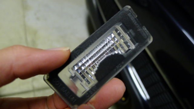 簡単】MINI(R56)のライセンス灯(ナンバー灯)のLED化交換方法!! : 会長の趣味いろいろBLOG 簡単】MINI(R56)のライセンス灯(ナンバー灯)のLED化交換方法!! : 会長の趣味いろいろBLOG