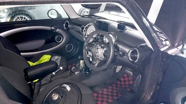 MINIのステアリング交換!! JCWレザーアルカンタラホイール