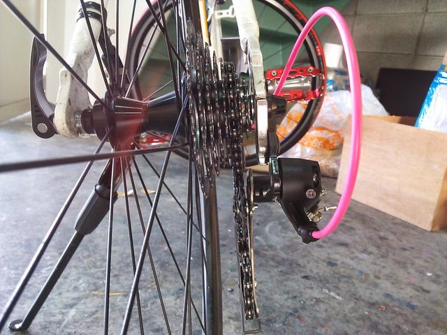 自転車 ディレイラー 漕ぐのを止めると チェーン 緩み