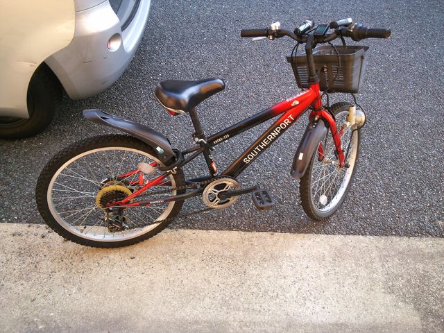 なぜ子供をのせる自転車は黒