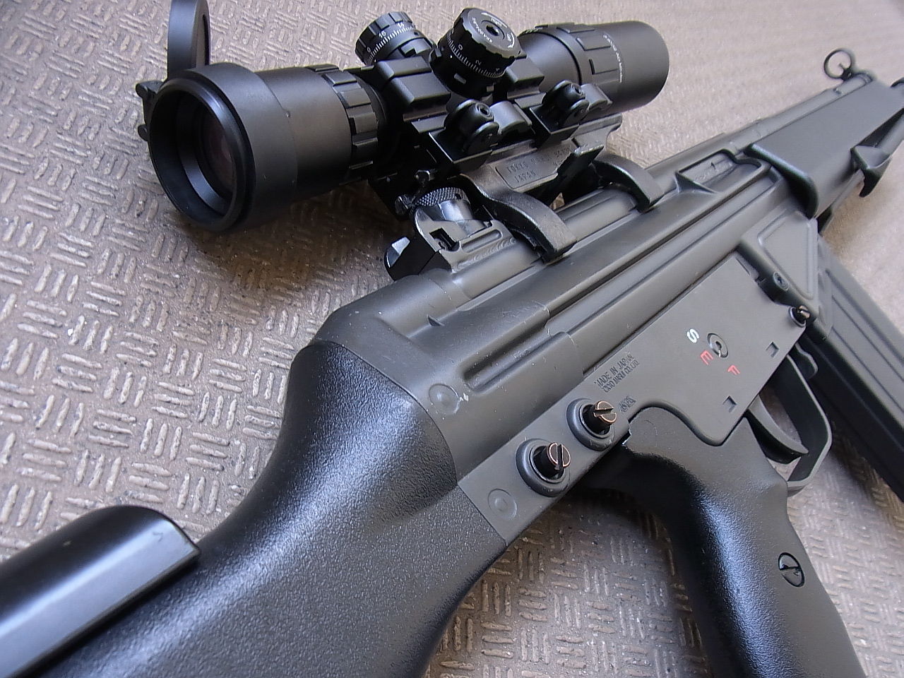 東京マルイ製 ＭＰ５系、Ｇ３系共用 金属製ハイマウント　スコープ付 東京マルイ製 MP5系、G3系共用 金属製ハイマウント スコープ付
