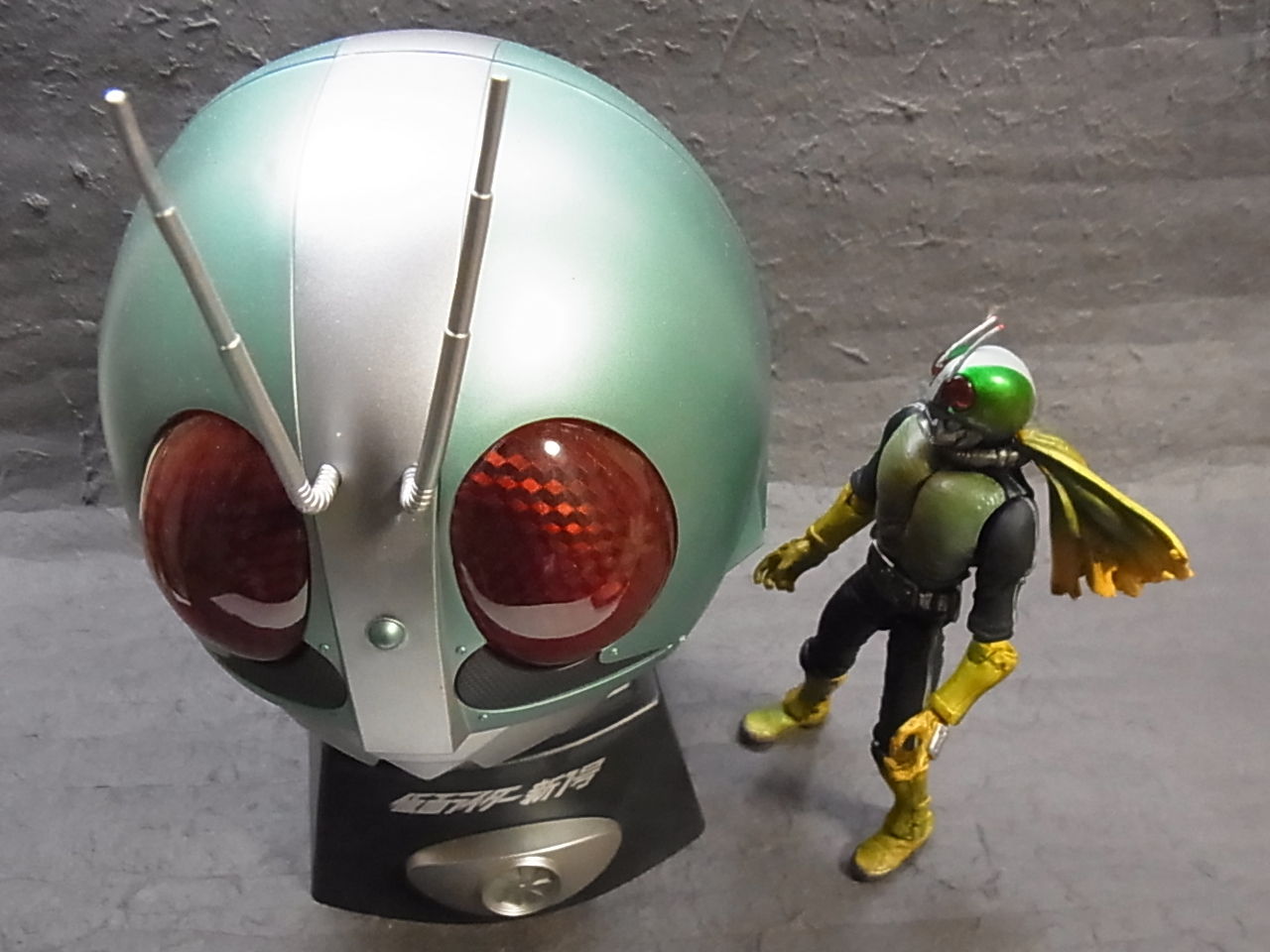 仮面ライダー　一番くじ　新1号　 旧1号ビッグマスク賞　フィギュア Amazon.co.jp: 一番くじ 仮面ライダーシリーズ ～栄光のライダー