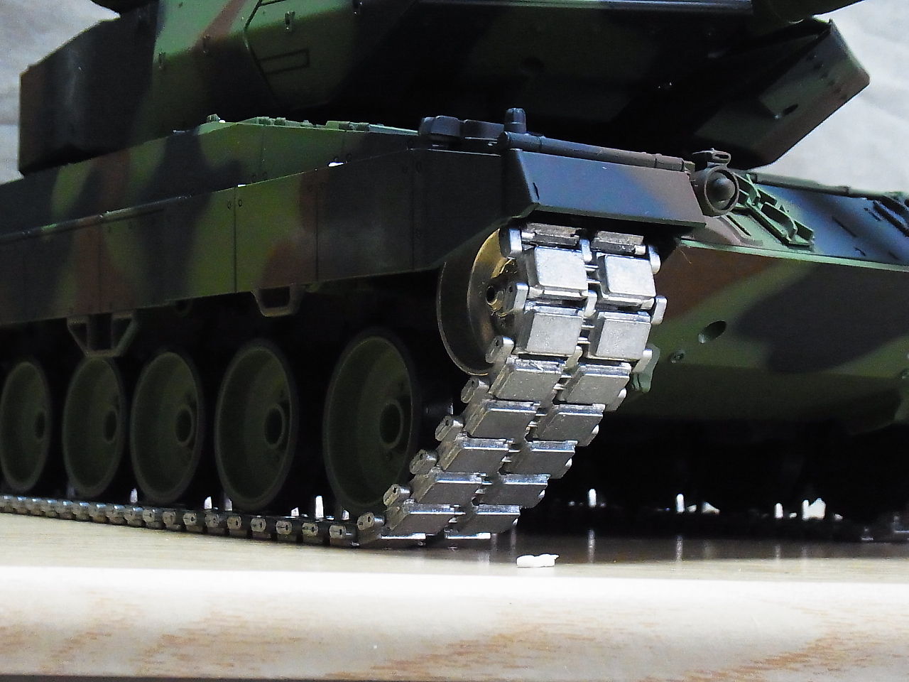 ヘンロン 戦車1/16 ラジコン Tank レオパルド2 PRO メタル版