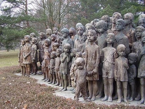 640px-Lidice-pamatnik_detem