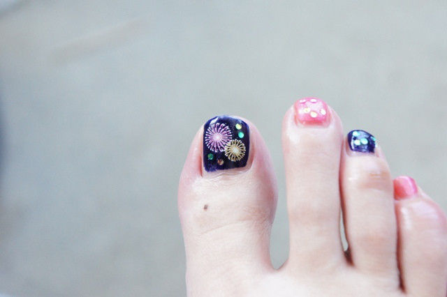 花火フットネイル Arinnaの爪