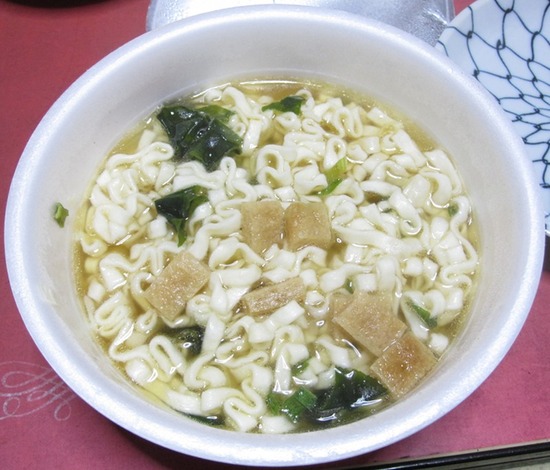 明星 きざみ揚げとわかめ入り うどん 完成