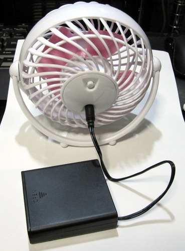 USB扇風機と電池ボックス