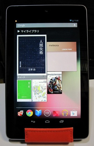 ダイソー モバイルフォンスタンド Nexus 7 縦置き