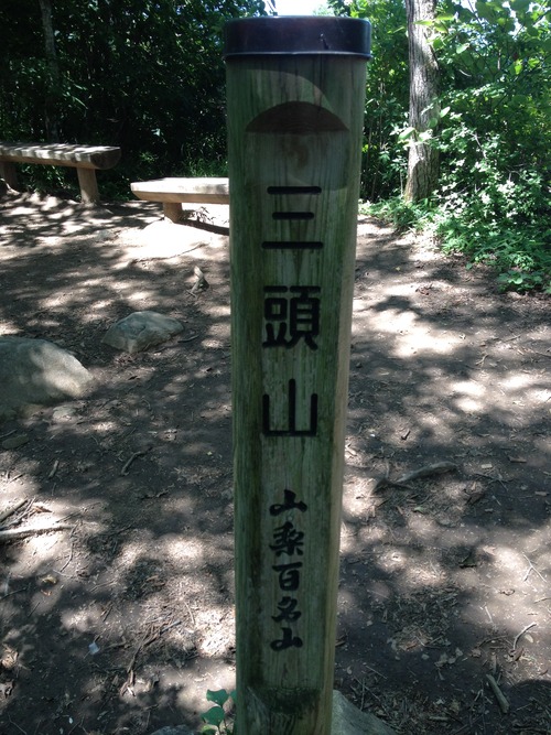 225