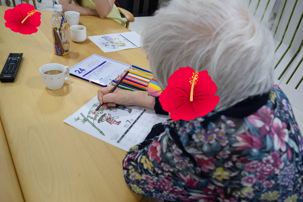 7月のカレンダーと貼り絵 サービス付き高齢者向け住宅 はっぴーらいふ高槻 のブログです