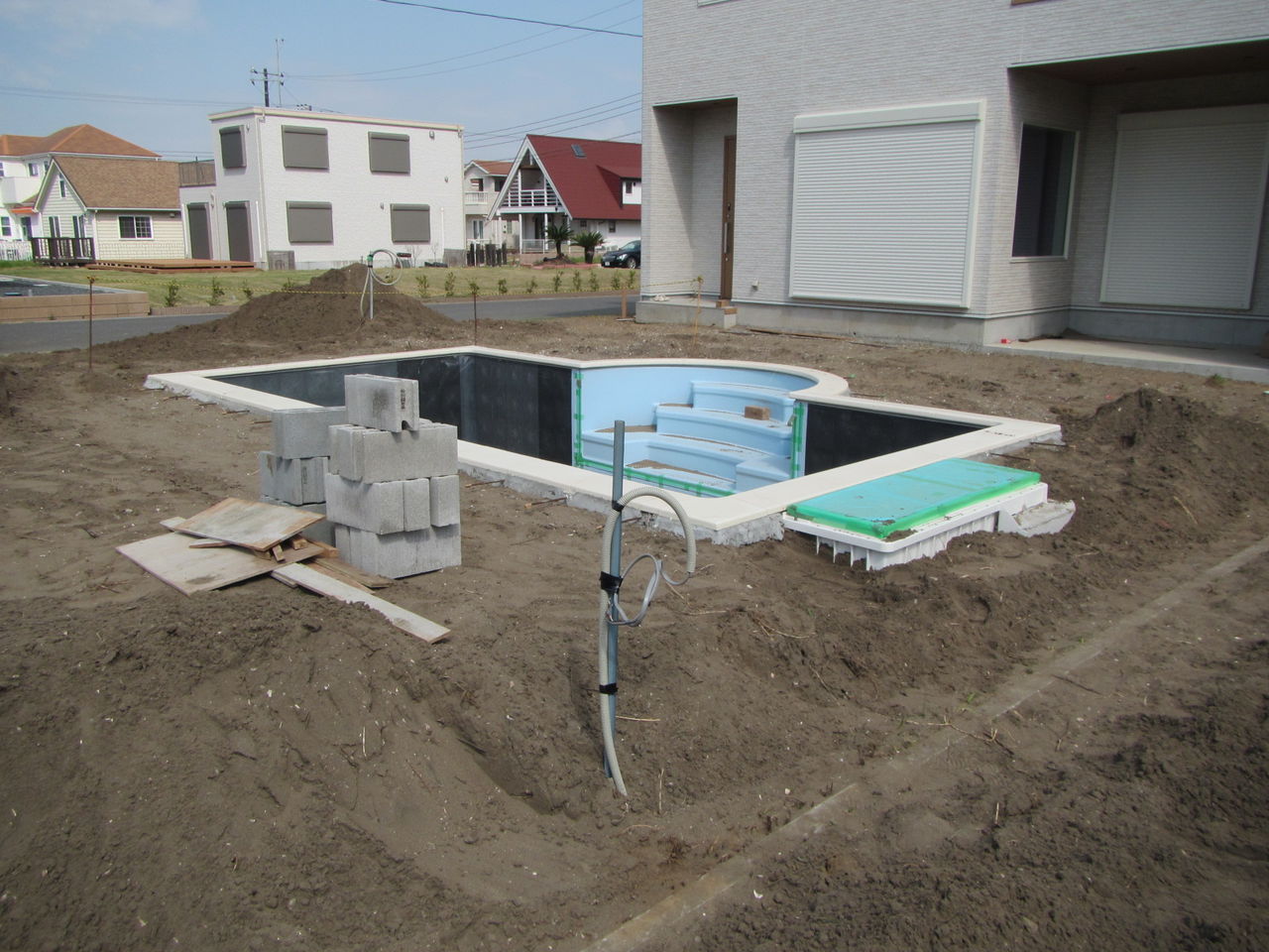 あつーいです 気温27度28度 プールに入りた い プライベートプールのある家