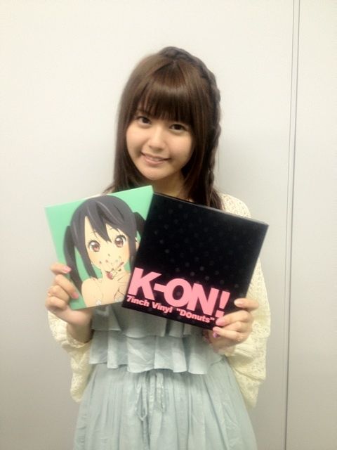 ニコ生出演の竹達彩奈さん 三森すずこさんから一ヶ月遅れの誕生日プレゼントを貰い上機嫌 ぷるぷるぼいすにゅーす1