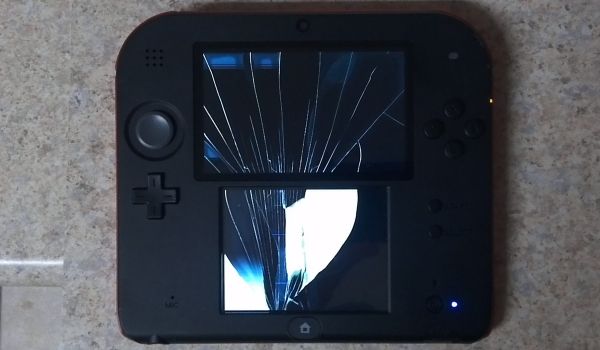 衝撃画像 2ds が1枚液晶という事がよーく判るショットが公開 ゲームかなー 衝撃画像 2ds が1枚液晶という事がよーく判るショットが公開 ゲームかなー
