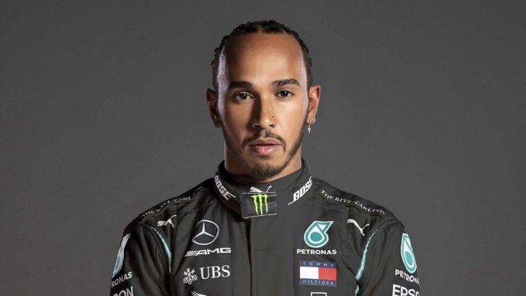 Ps5 F1 ルイス ハミルトン 大のプレステファン Ps5を常に持ち歩いていると明かす ゲームかなー Ps5 F1 ルイス ハミルトン 大のプレステファン Ps5を常に持ち歩いていると明かす ゲームかなー