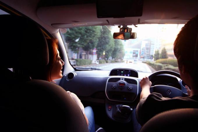 クルマ ドライブデートで乗りたい車 女性人気1位に驚きの声 50代女子 は高級感とかっこよさが揃っている ゲームかなー