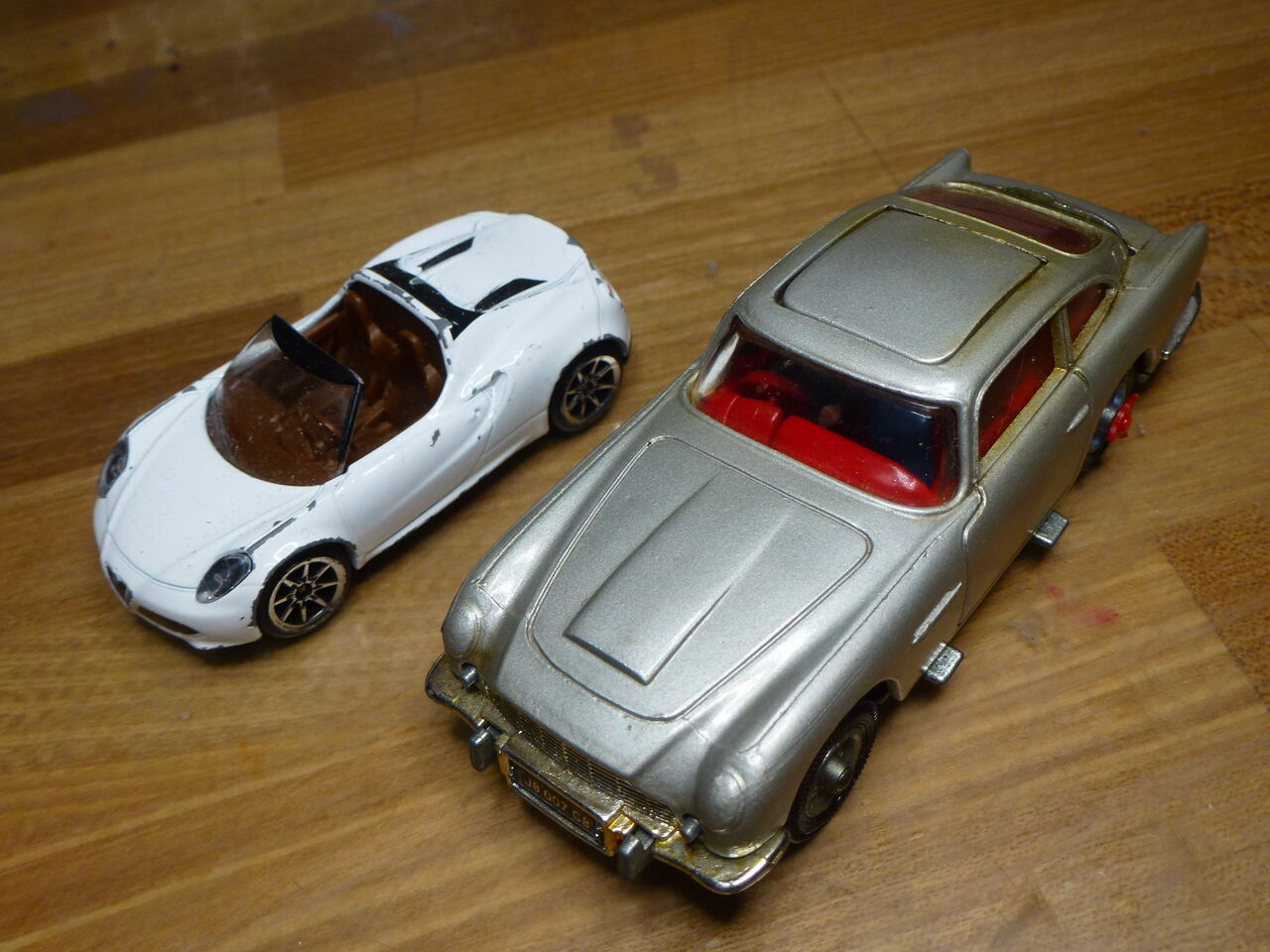 CORGI コーギー 1/43 アストンマーチン DB5 シルバー ボンドカー