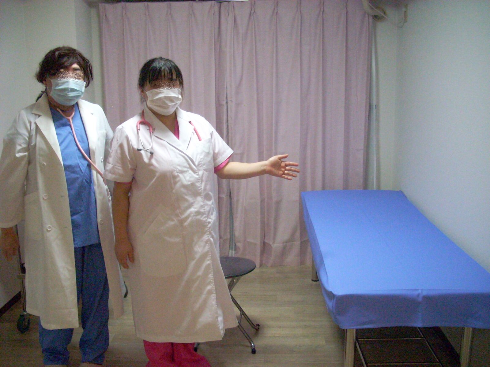 動画》婦人科検査中、研修医が行う防水シーツの取替えの様子 : ピティナ＆丸太いずみの 医療プレイ研究所part.2