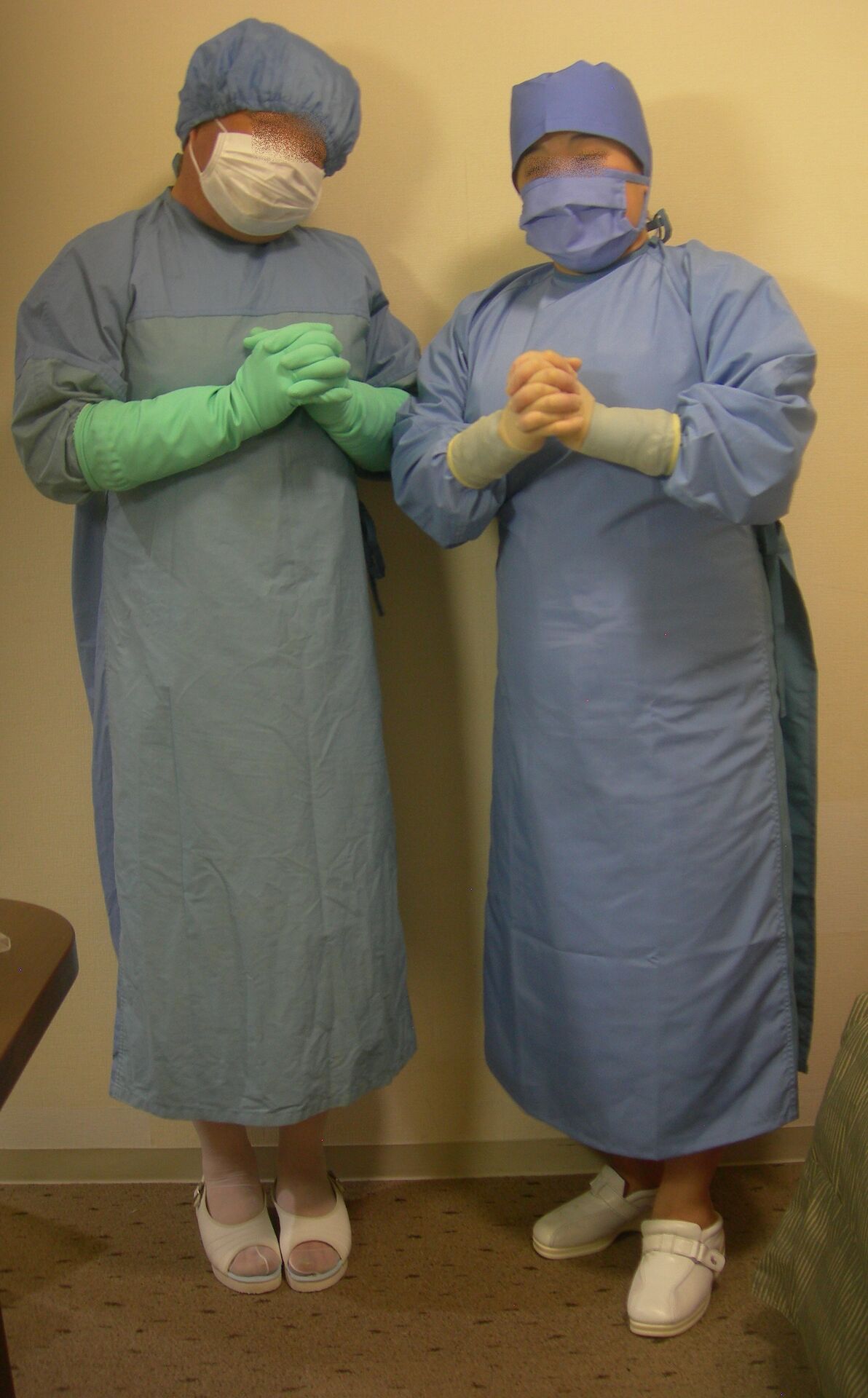 手術着へのこだわり ツートンカラーの化繊ガウンが好き ピティナ 丸太いずみの 医療プレイ研究所part 2