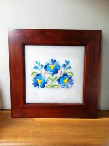 カロチャ刺繍の青い花 ぼちぼち日記