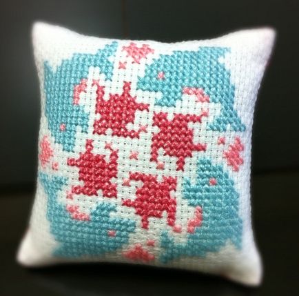 クロスステッチのピンクッションとマカロンいっぱい : ぼちぼち日記