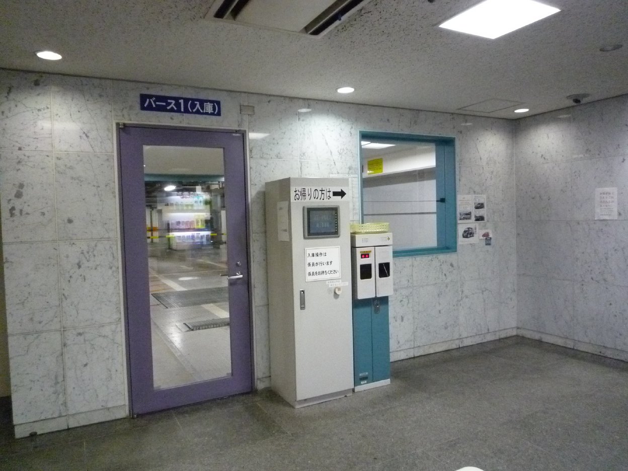 羽衣・伊勢佐木地下駐車場 [都市型駐車場] : 公共施設／デザイン
