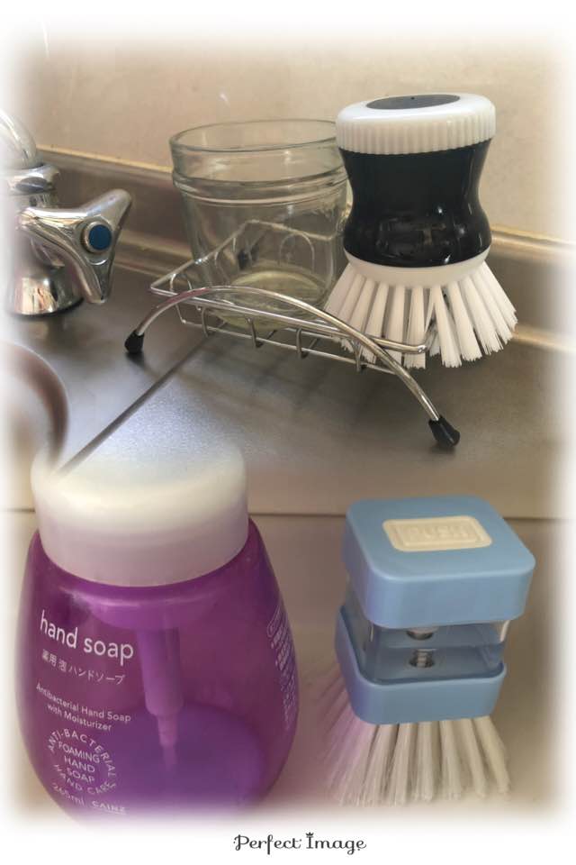 シンクの掃除に 100均の洗剤入れブラシ ぷち ぷち ちょこっと