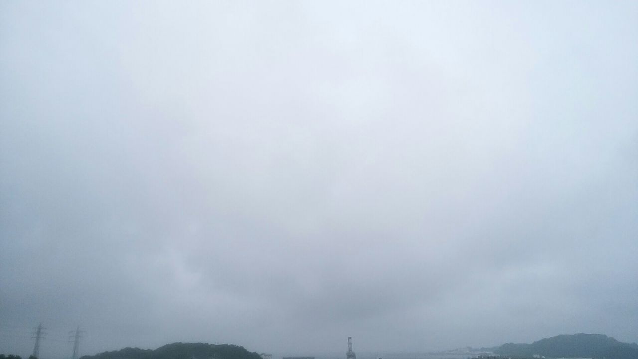 今朝の空模様:雨模様 : PUKAPUKA's note