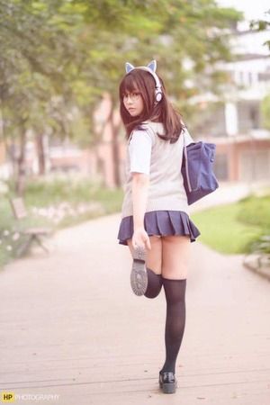 肉感的な尻にグっときた制服コスプレイヤー画像！