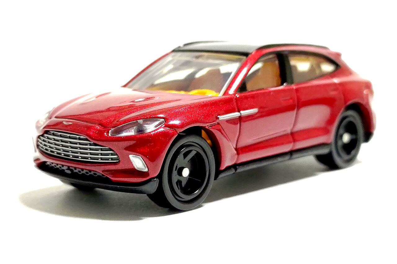 トミカ No.75 アストンマーティン DBX : pumiの小さな車館