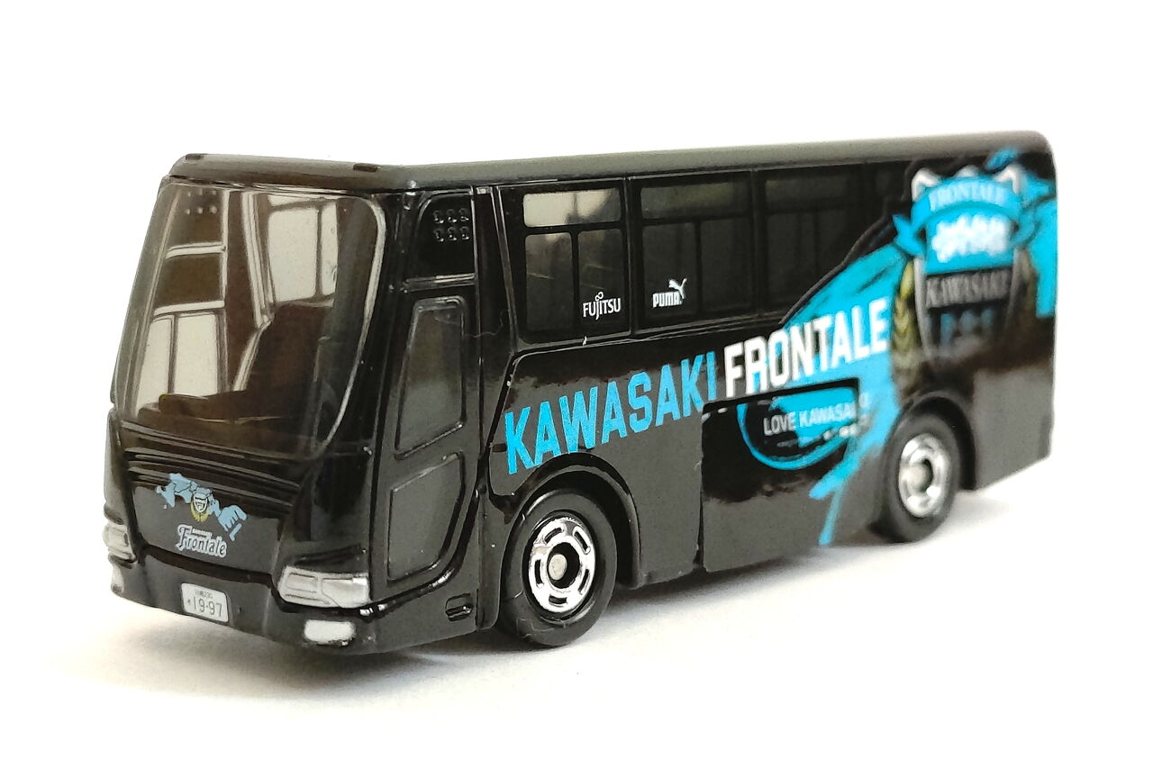 トミカ 川崎フロンターレ オフィシャルチームバス : pumiの