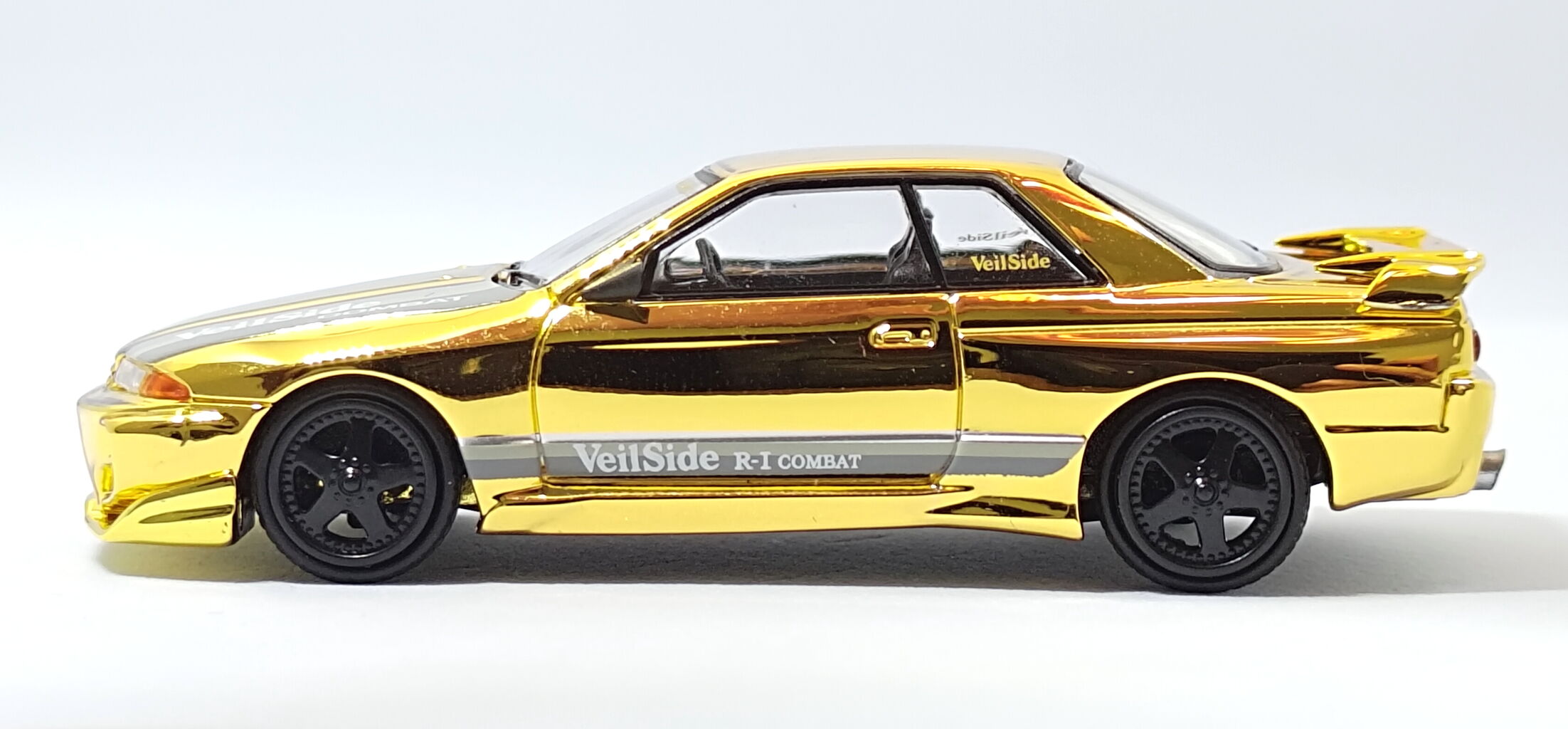 MINI GT 日産 GT-R (R32) VeilSide ゴールドクローム Mini GT Nissan Skyline GT-R R32 VeilSide Combat C-I Gold
