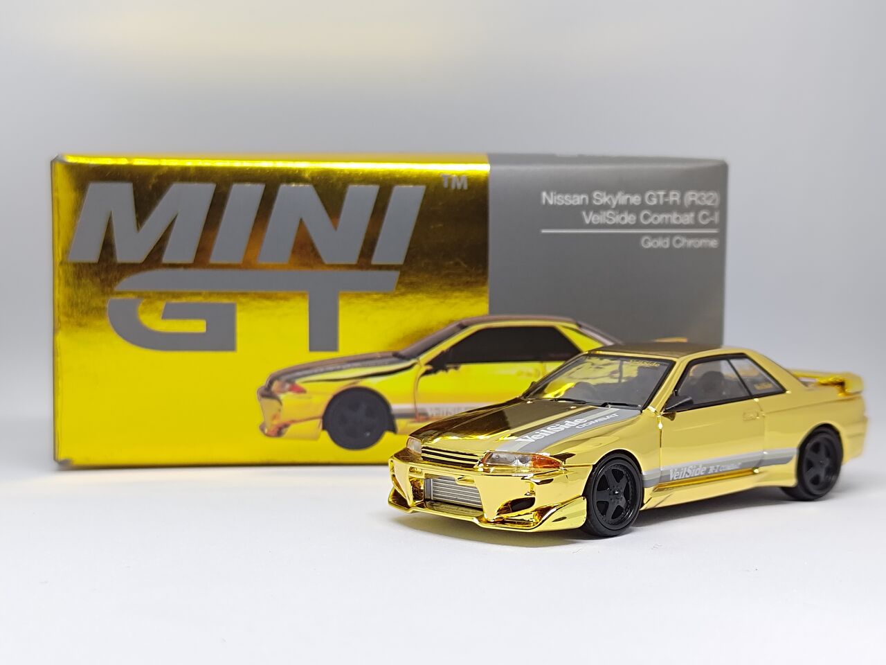 MINI GT 日産スカイラインGT-R(R32) VeilSide Combat C-Ⅰ Gold