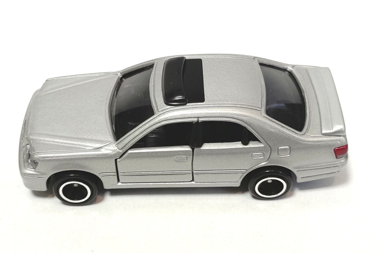 トミカ No 109 トヨタ クラウンアスリート Pumiの小さな車館