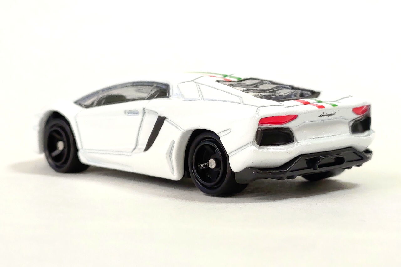 トミカ トイザらス オリジナル ランボルギーニ アヴェンタドール ナツィオナーレデザイン仕様 Pumiの小さな車館 トミカ トイザらス オリジナル ランボルギーニ アヴェンタドール ナツィオナーレデザイン仕様 Pumiの小さな車館