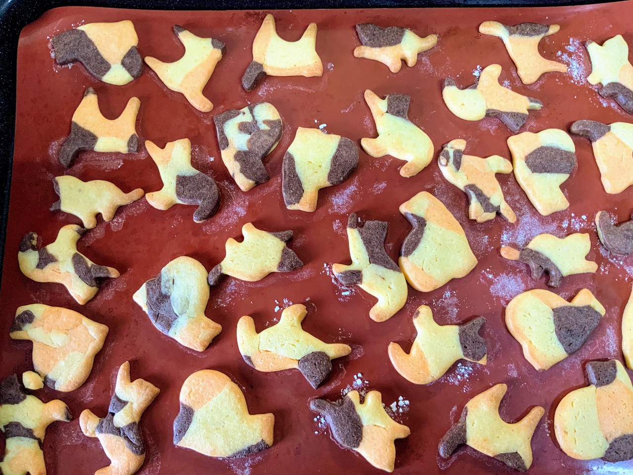 簡単に三毛柄に◇猫の型抜きクッキー : クリママ!〜CreativeMama