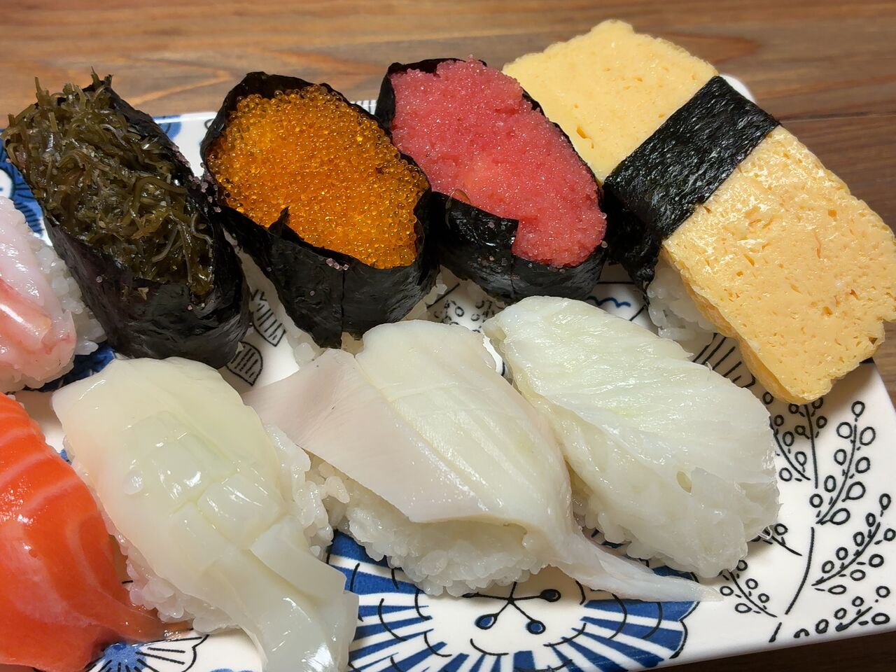 ☆ランチ限定の爆裂十五貫盛りがイカしてる“シゲちゃんすし”DE…大将の