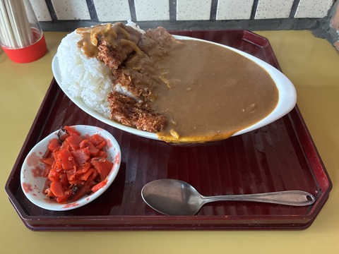 ★レトロちっくカレーへの欲望が抑えきれなくなり駆け込んだ“なかみち食堂”DE…ルーが溢れんばかりというか溢れてることに幸せを感じたファッキンholiday★